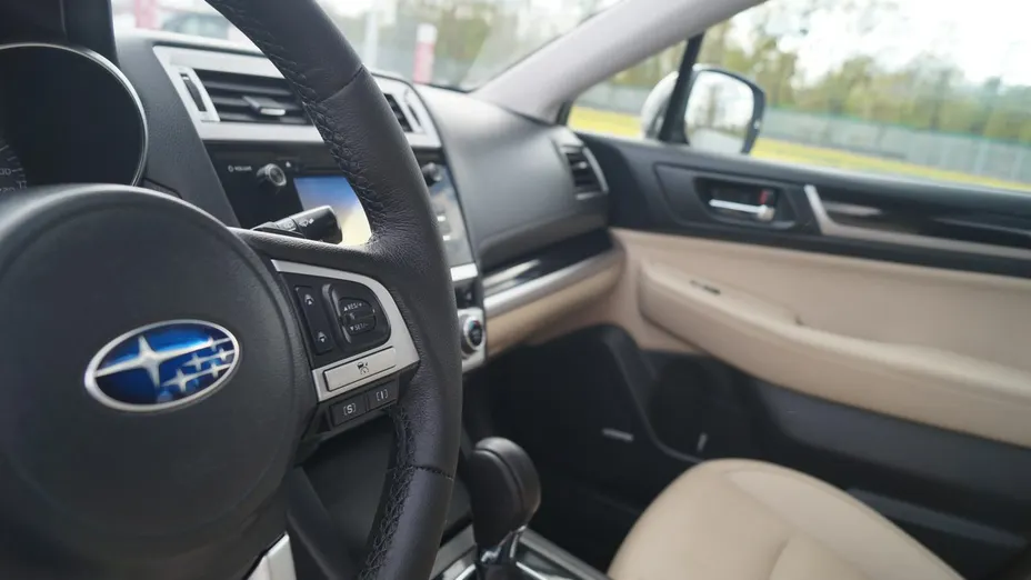 SUBARU Outback -