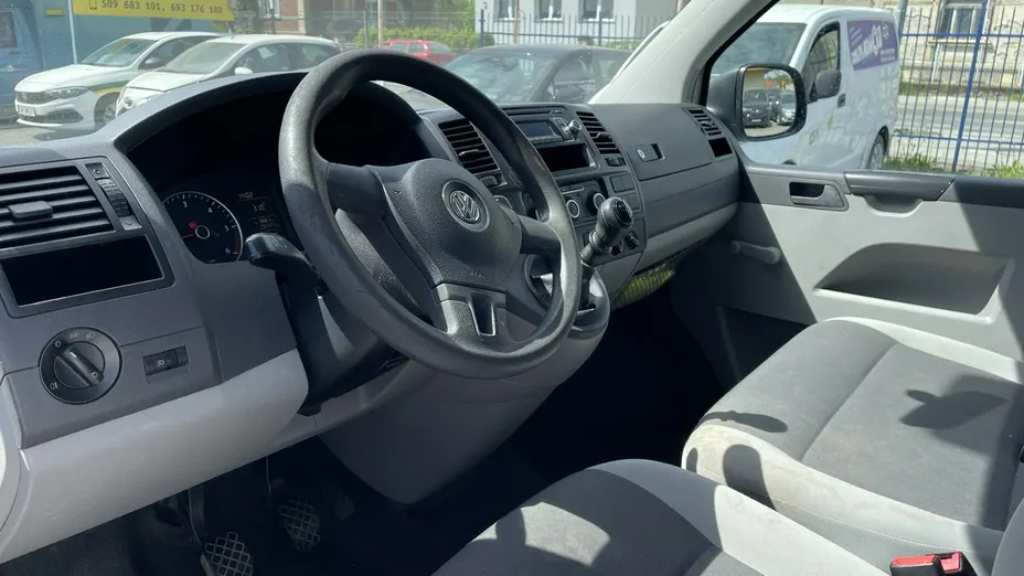 VOLKSWAGEN Transporter -