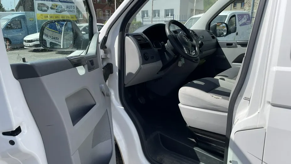 VOLKSWAGEN Transporter -