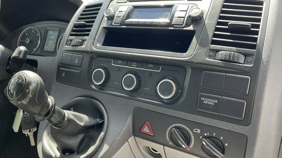 VOLKSWAGEN Transporter -