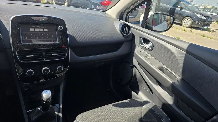 RENAULT Clio -