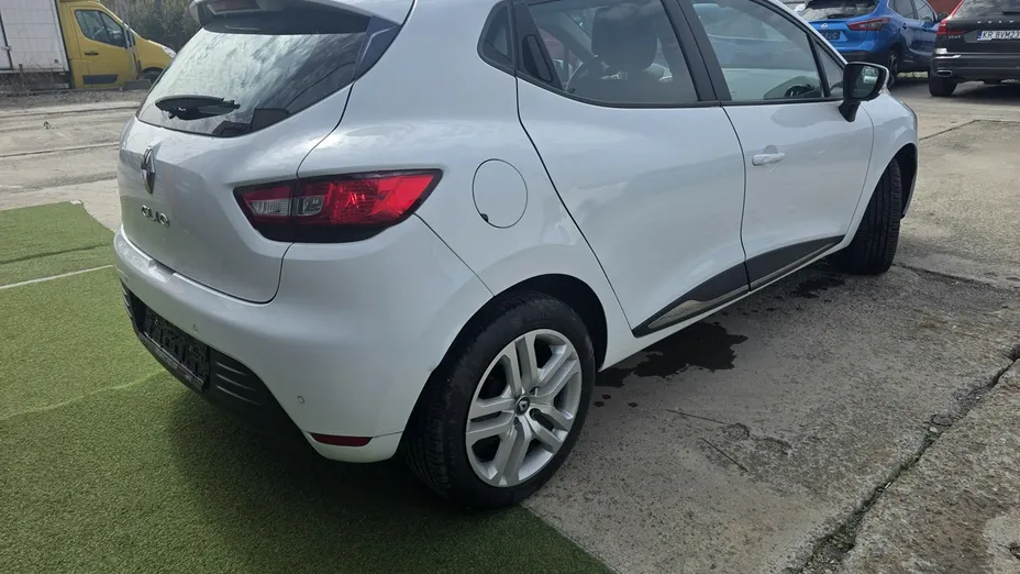 RENAULT Clio -