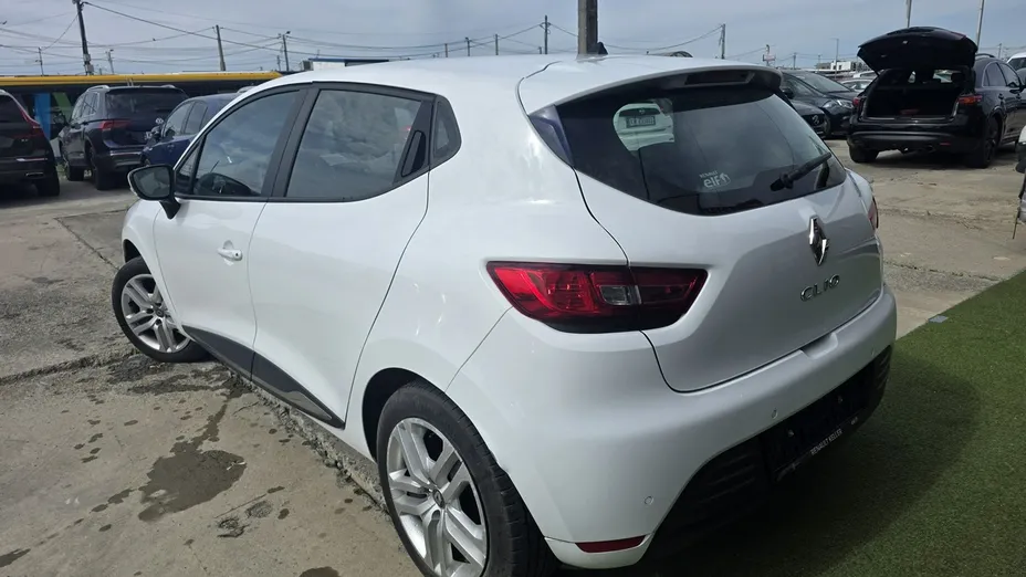RENAULT Clio -