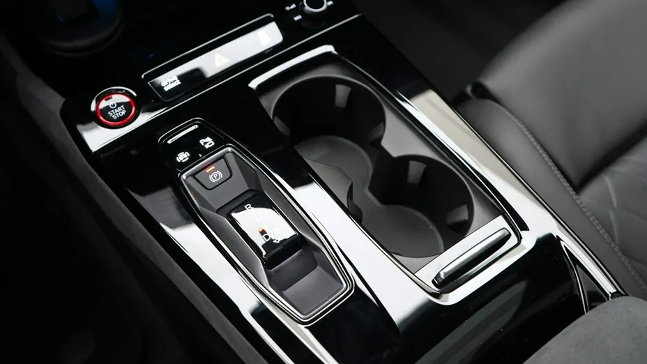 AUDI S6 Avant e-tron -