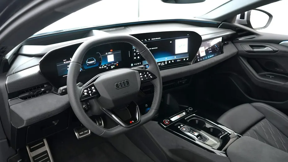 AUDI S6 Avant e-tron -