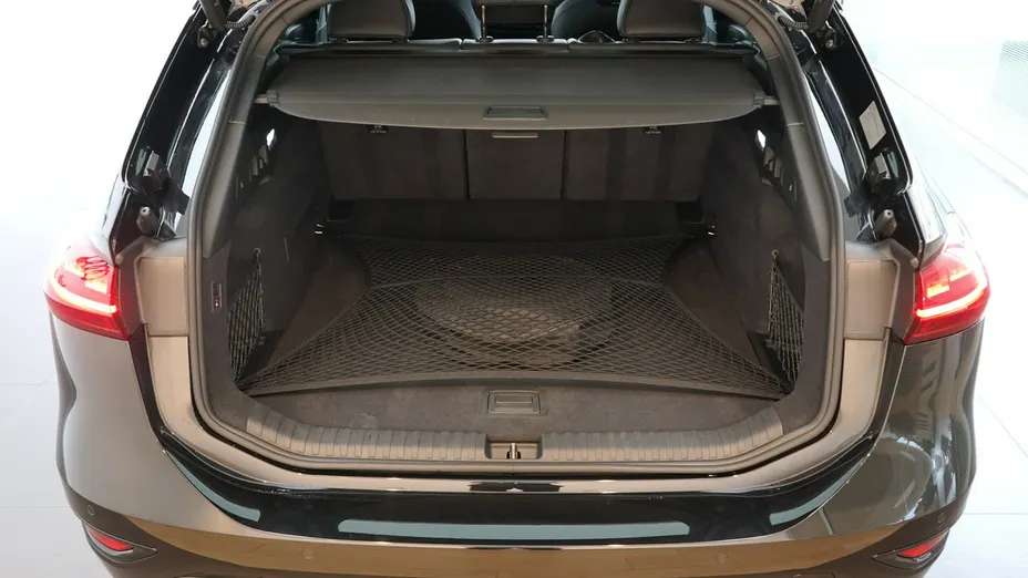 AUDI S6 Avant e-tron -