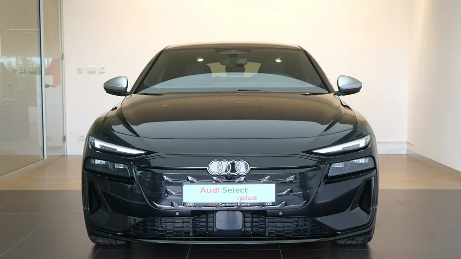 AUDI S6 Avant e-tron -