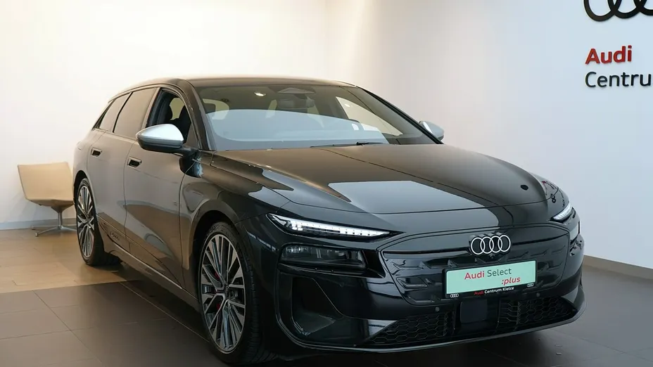 AUDI S6 Avant e-tron -