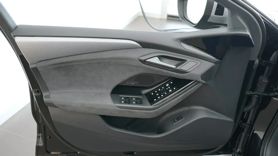 AUDI S6 Avant e-tron -