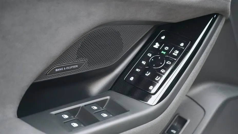 AUDI S6 Avant e-tron -