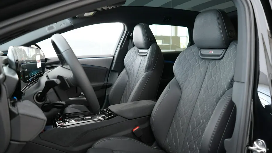 AUDI S6 Avant e-tron -