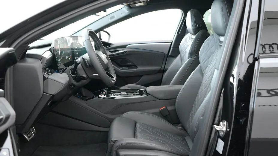 AUDI S6 Avant e-tron -