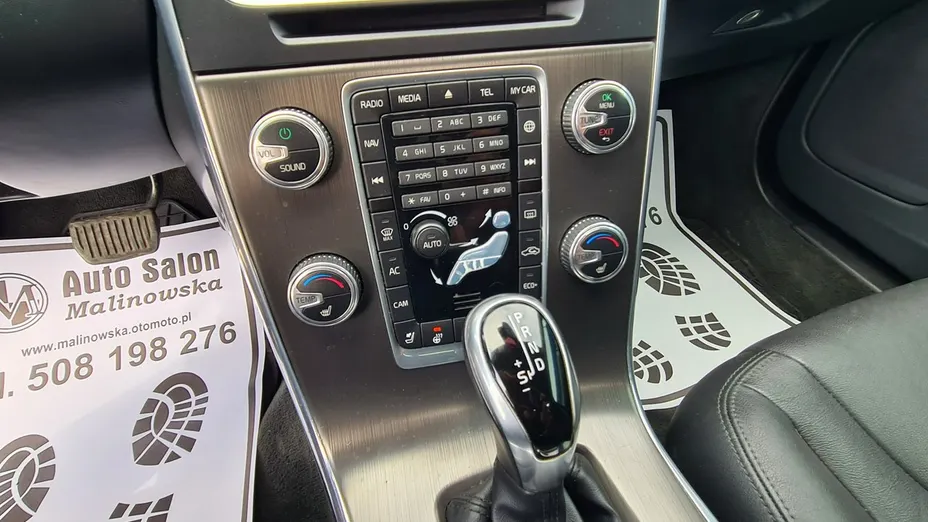 VOLVO V60 -