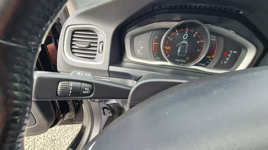 VOLVO V60 -