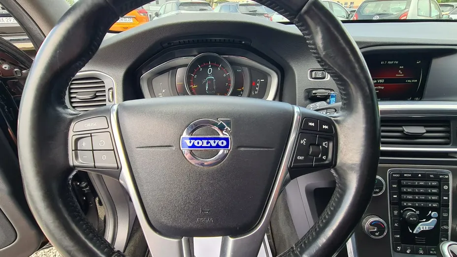 VOLVO V60 -