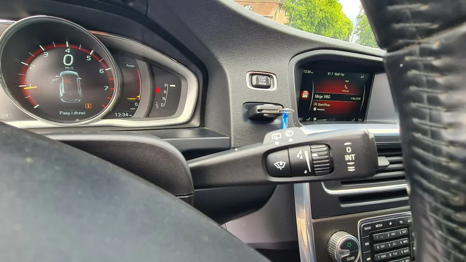 VOLVO V60 -