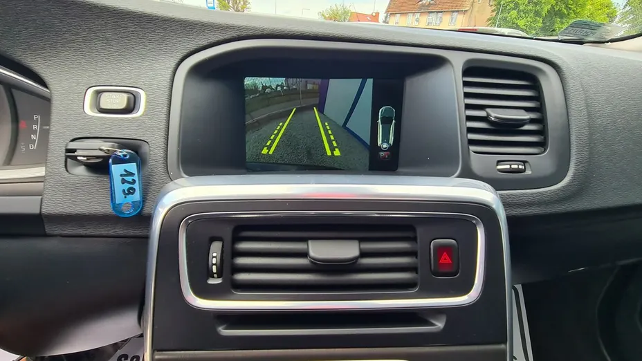 VOLVO V60 -
