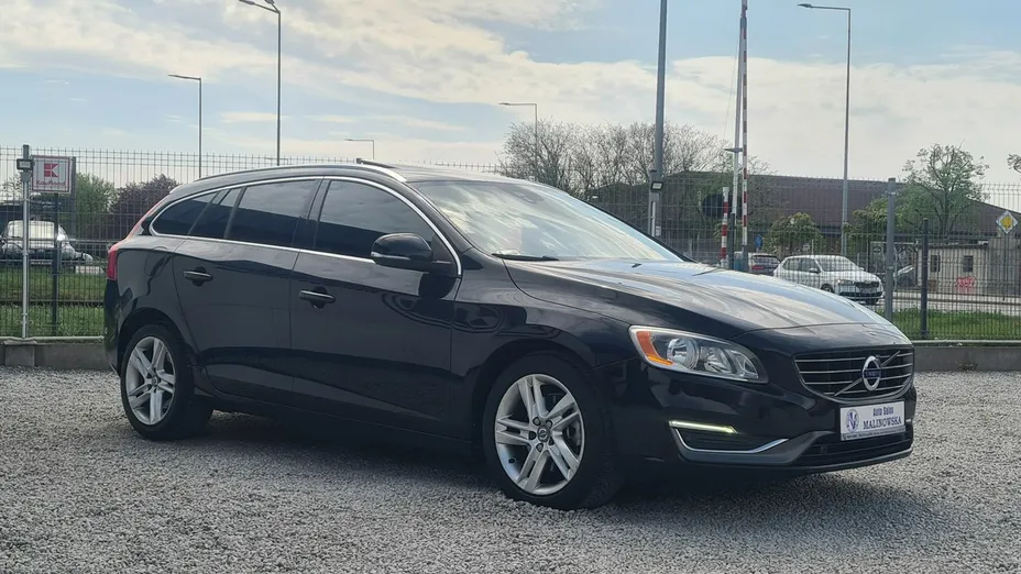 VOLVO V60 -
