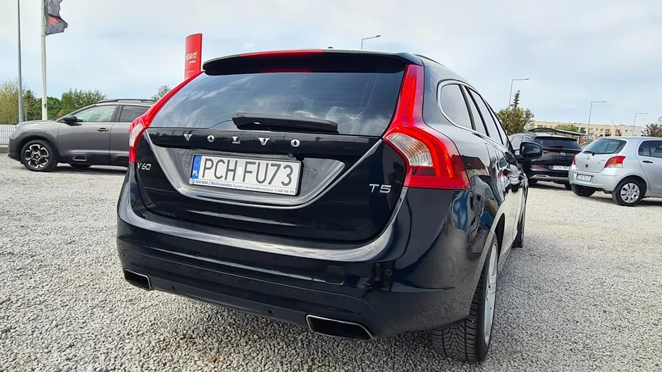 VOLVO V60 -