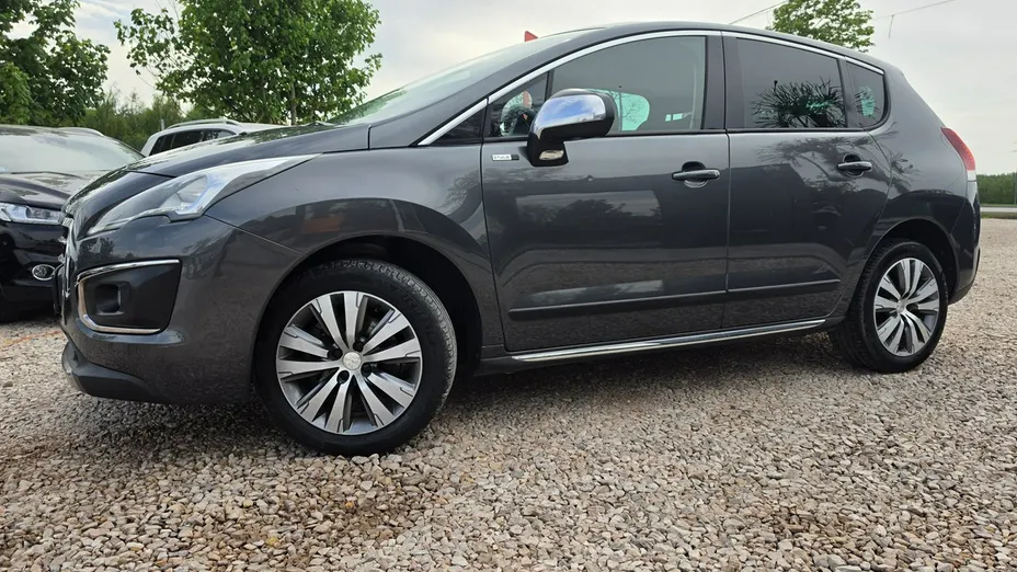 PEUGEOT 3008 -