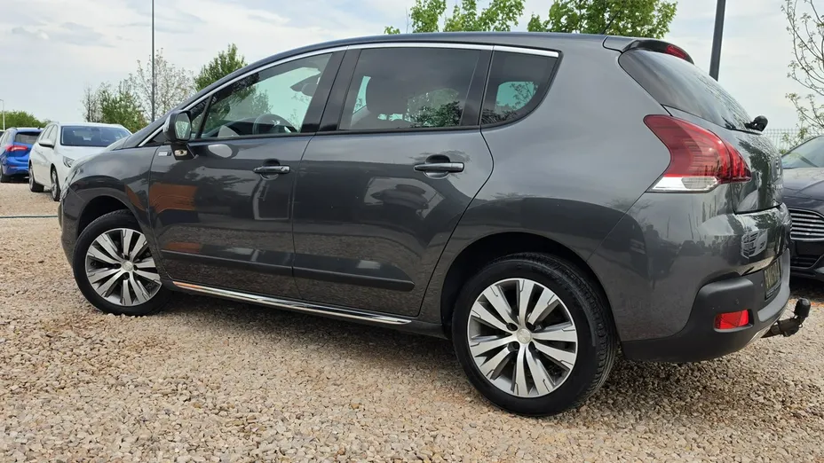 PEUGEOT 3008 -