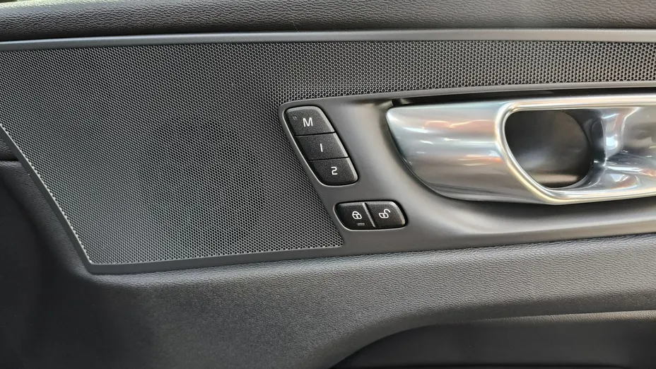 VOLVO XC60 -