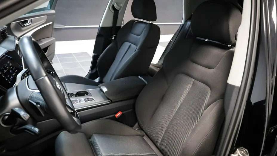 AUDI A6 -