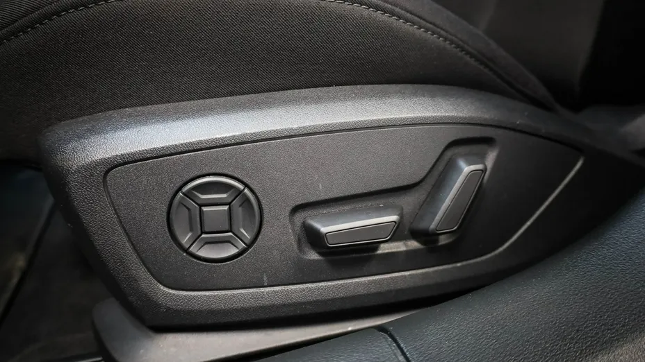 AUDI A6 -
