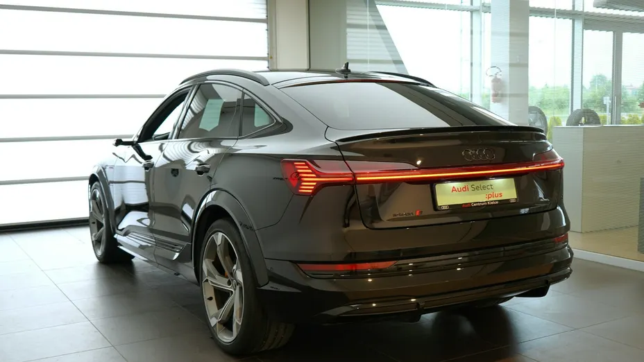 AUDI e-tron Sportback -