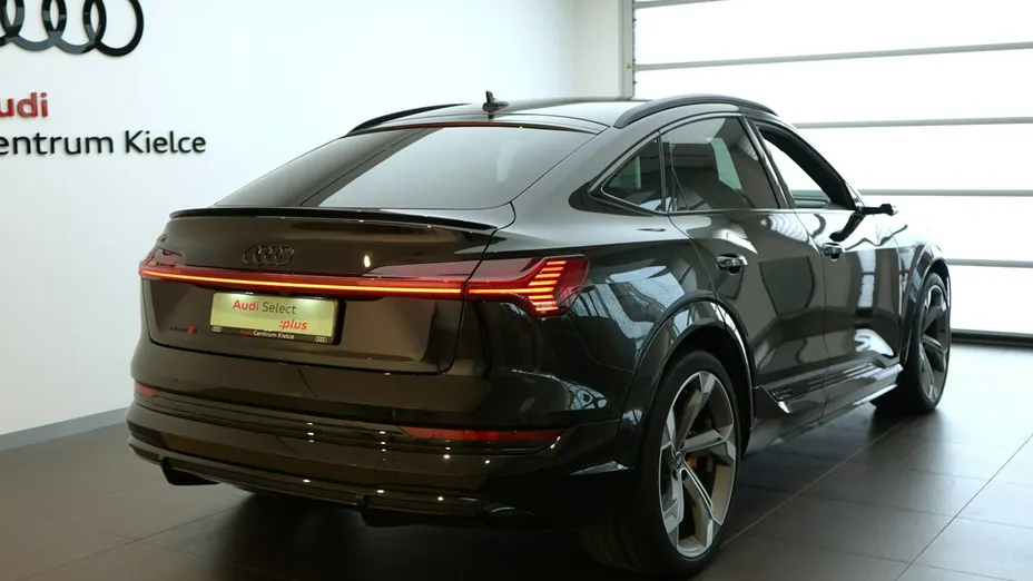 AUDI e-tron Sportback -