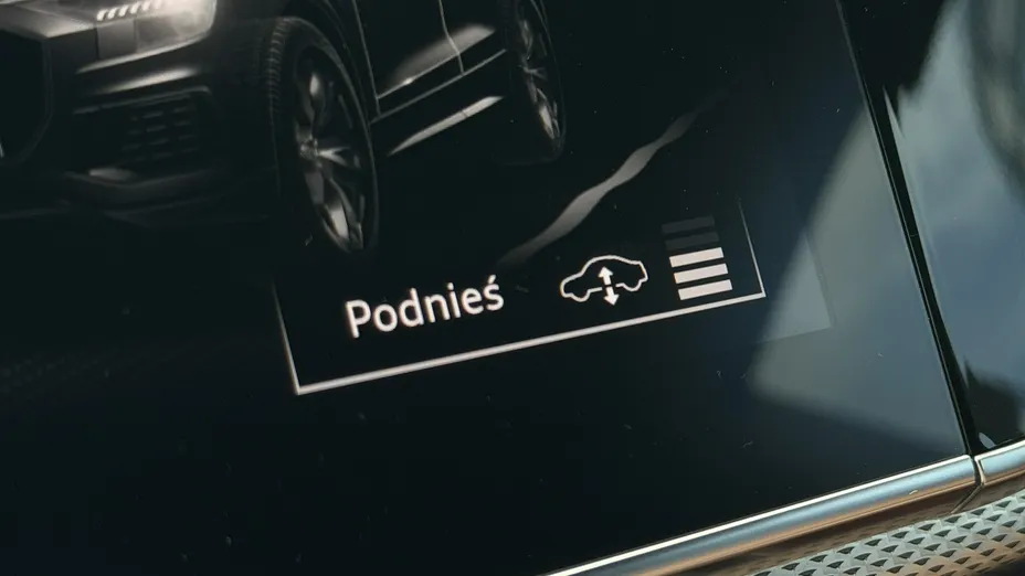 AUDI Q8 -