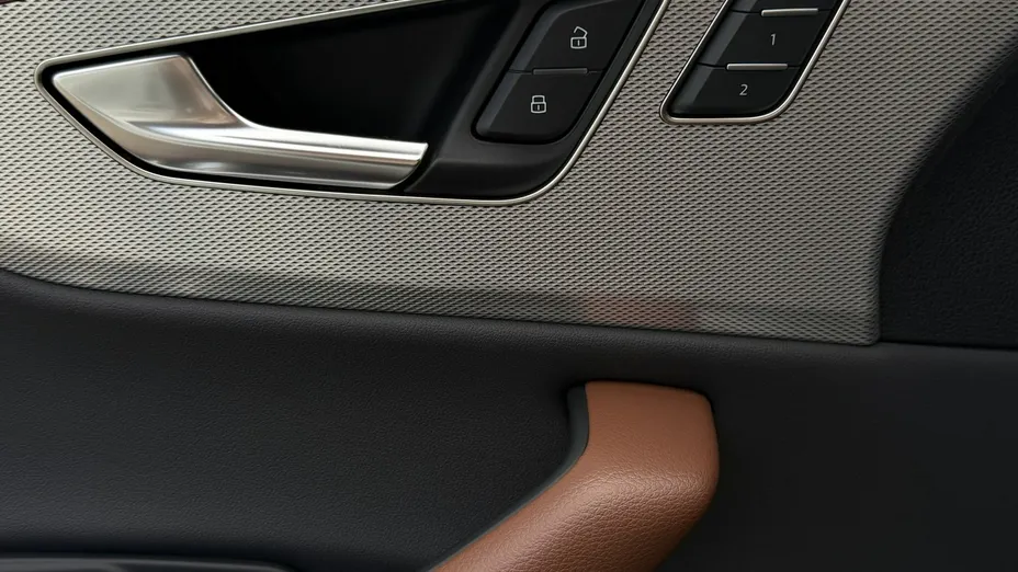 AUDI Q8 -