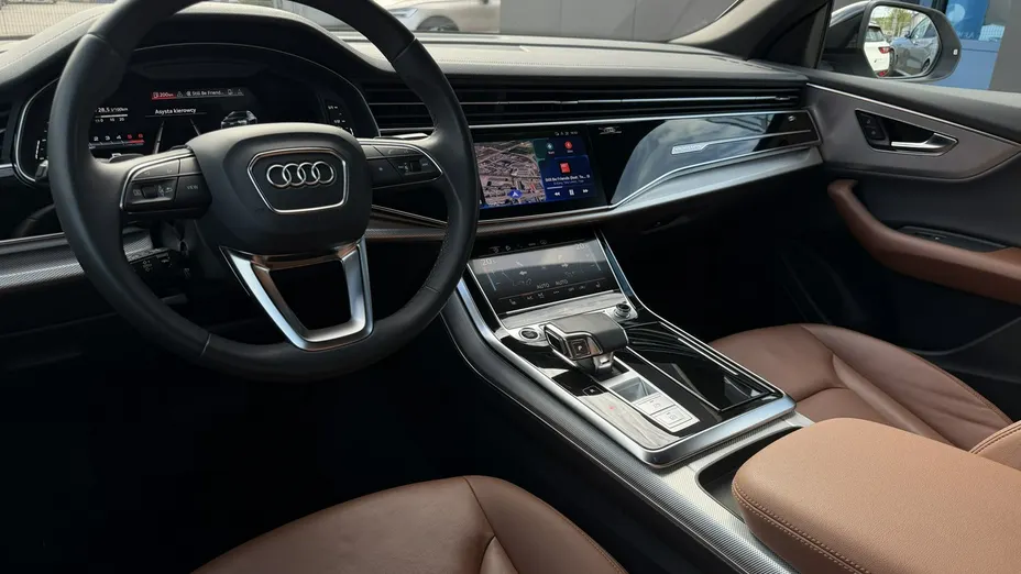 AUDI Q8 -