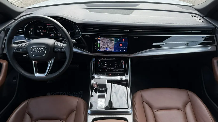 AUDI Q8 -