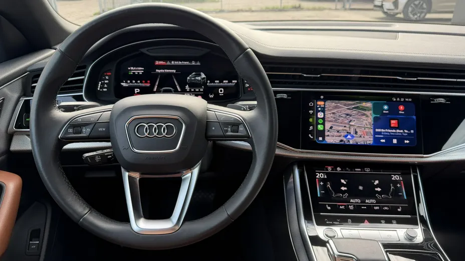 AUDI Q8 -