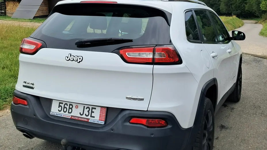 JEEP Cherokee -