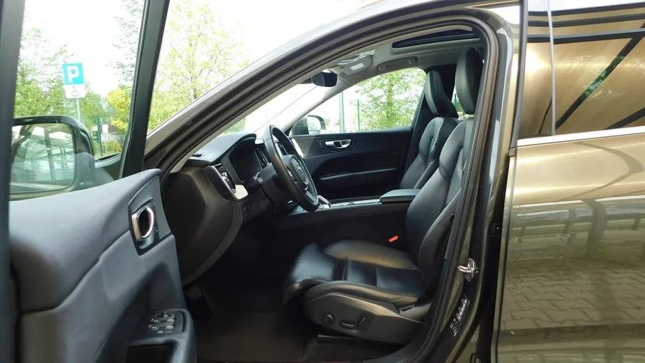 VOLVO XC60 -