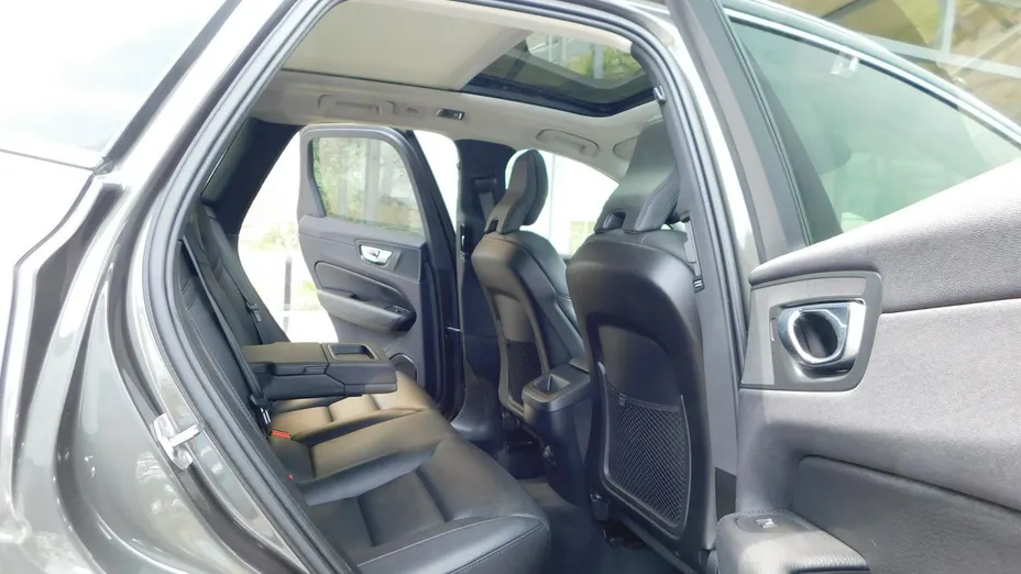 VOLVO XC60 -