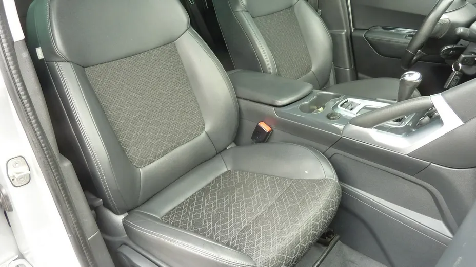 PEUGEOT 3008 -