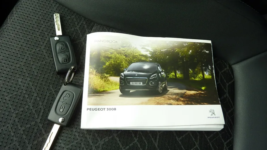 PEUGEOT 3008 -
