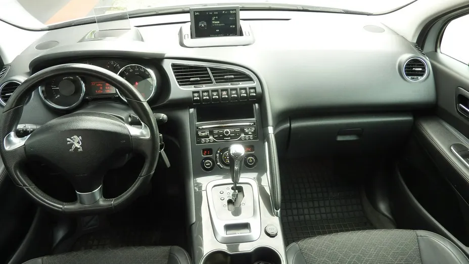 PEUGEOT 3008 -