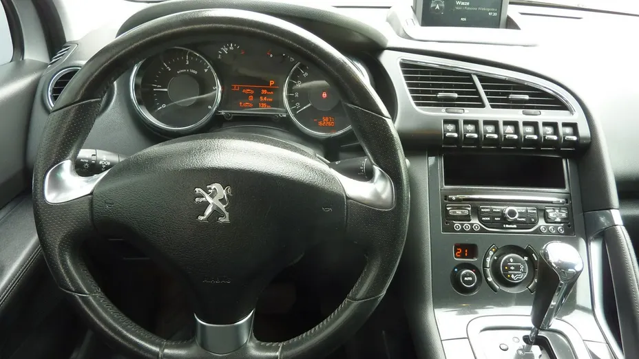 PEUGEOT 3008 -