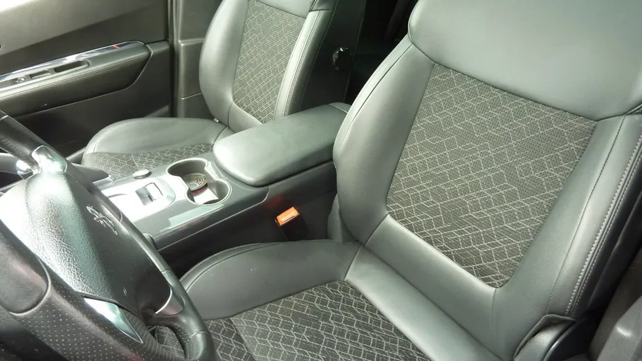 PEUGEOT 3008 -