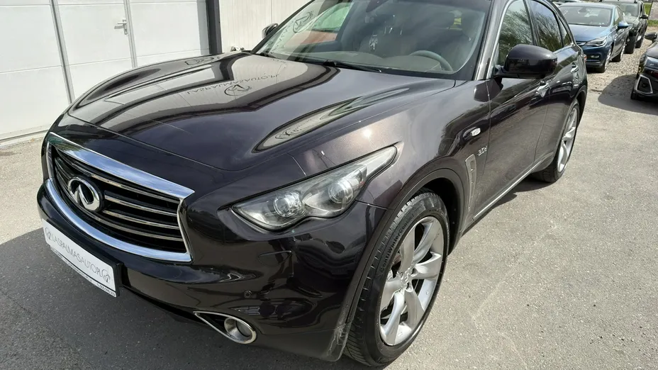 INFINITI QX70 -