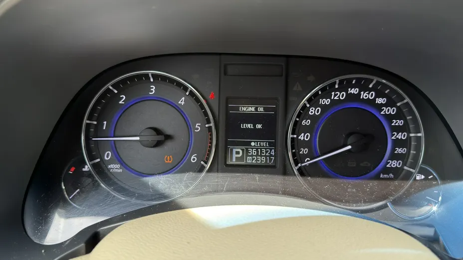 INFINITI QX70 -