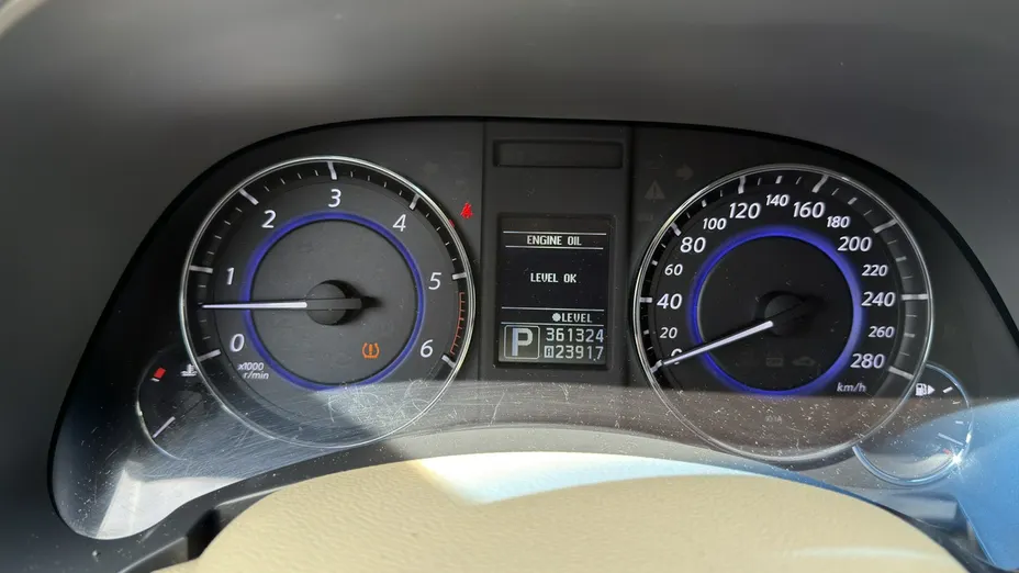 INFINITI QX70 -