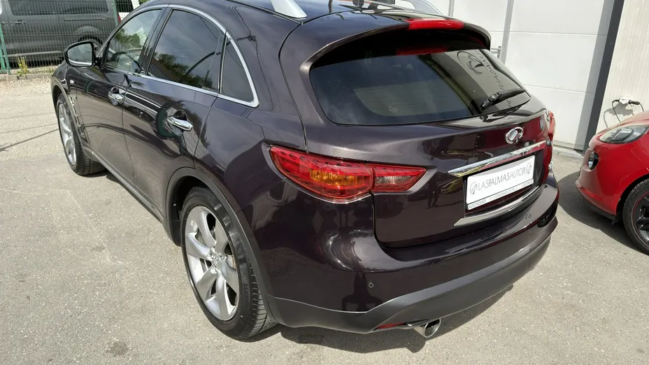INFINITI QX70 -