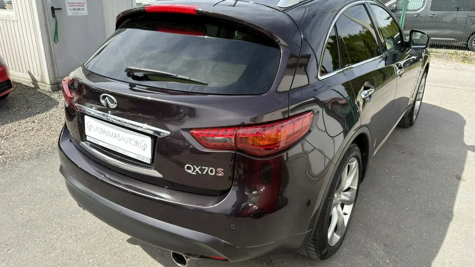 INFINITI QX70 -