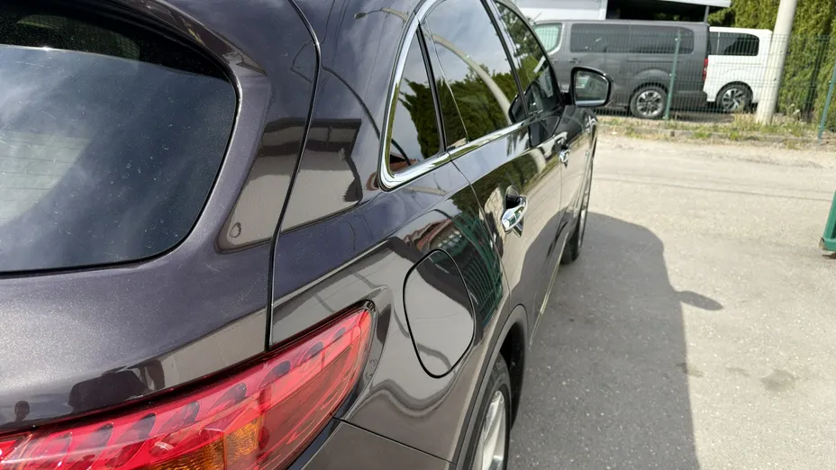 INFINITI QX70 -