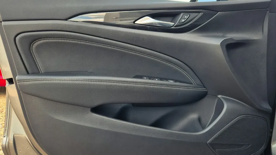 OPEL Insignia -